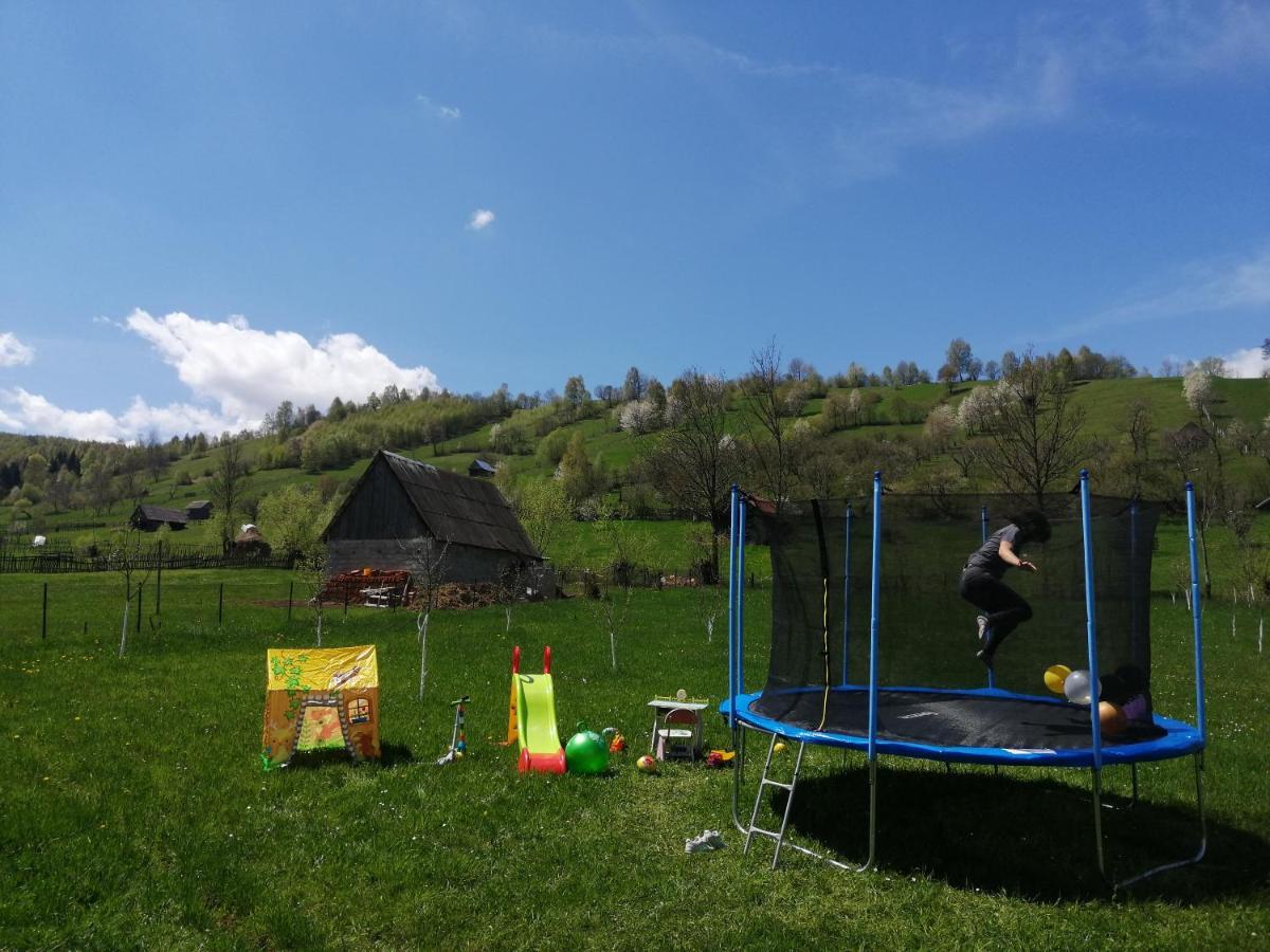 Casa In Curte La Zavate Hébergement de vacances